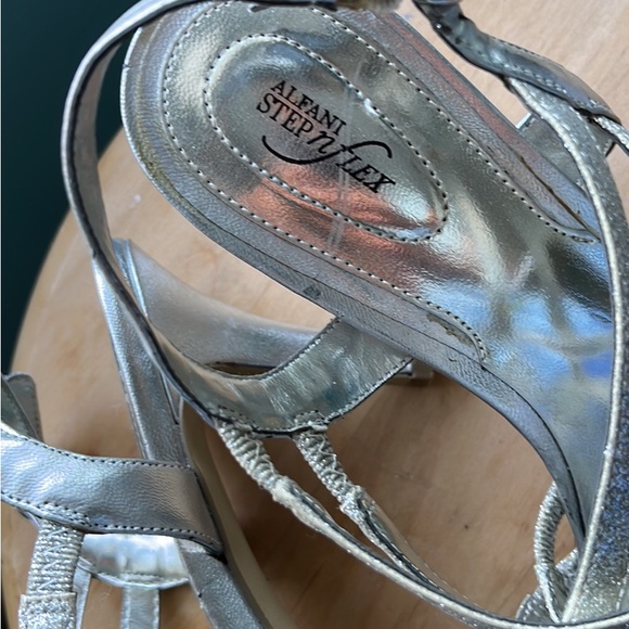 Silver heels - Picture 4 of 4